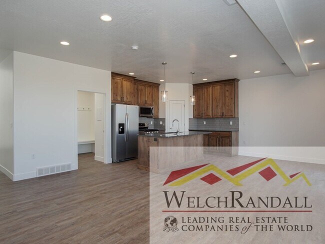 Building Photo - Spacious 3 Bed 2.5 Bath Townhome in West Haven