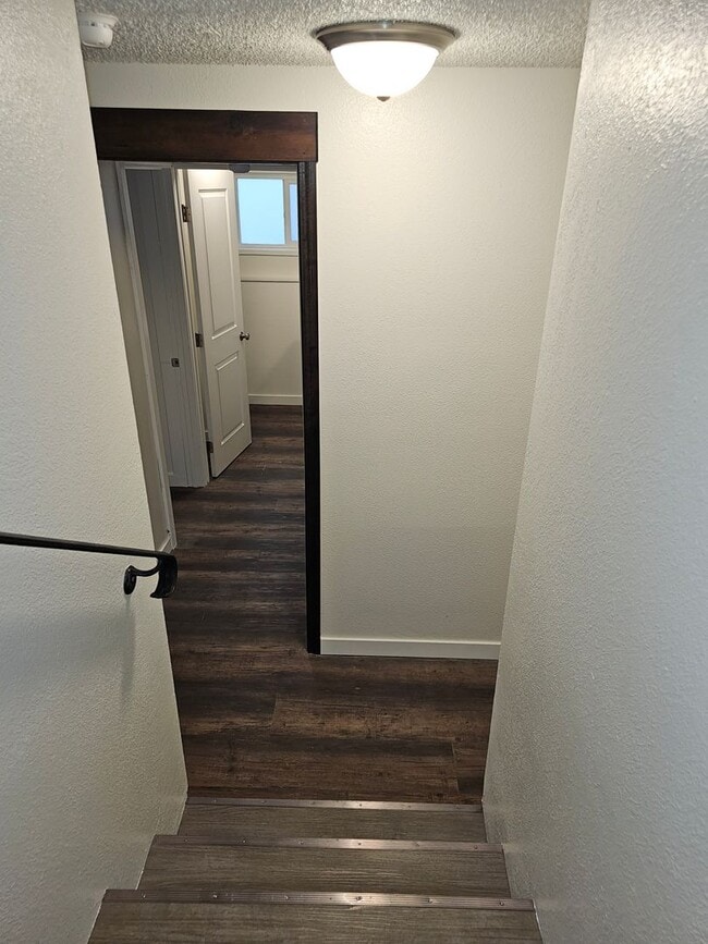 Building Photo - Beautiful Renovated 4 bedroom home For Ren...