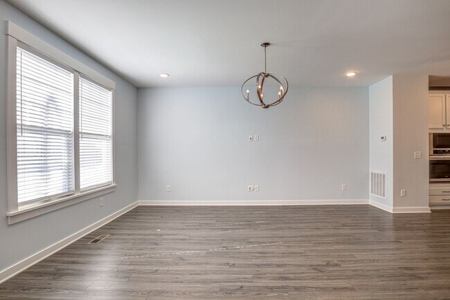 Building Photo - Corner Townhome with Roof Top Deck in Down...