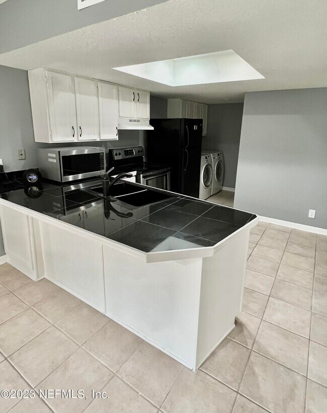 Building Photo - 8797 Como Lake Dr