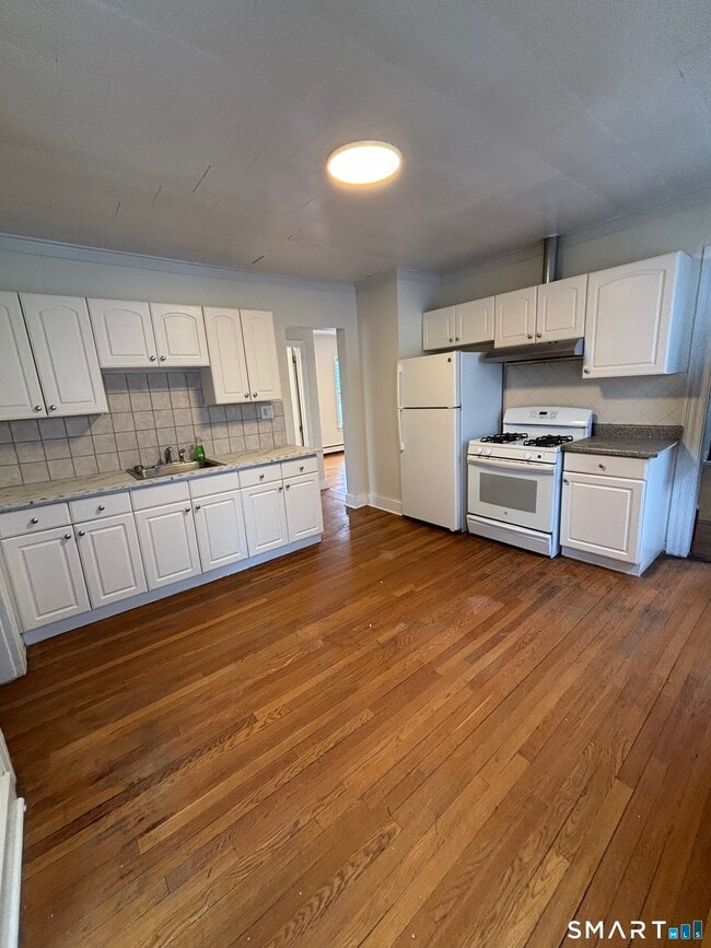 Building Photo - 2395 Main St