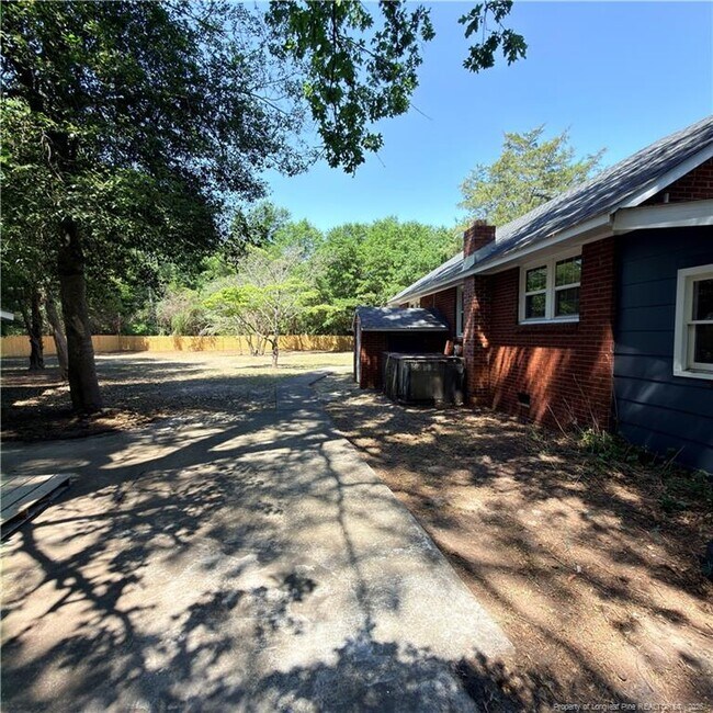 Building Photo - 228 Eastwood Ave