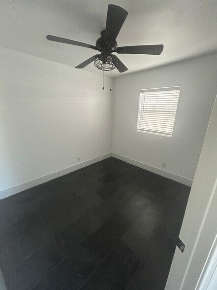 Building Photo - 3705 Sunset Ln