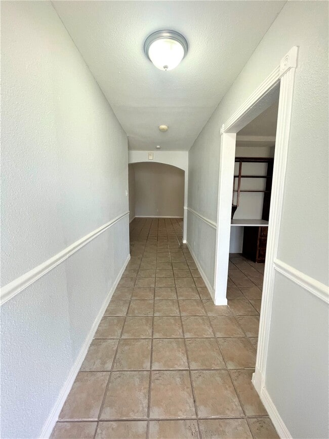 Building Photo - 131 Dennis Dr