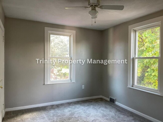 Building Photo - 309 Hedge St