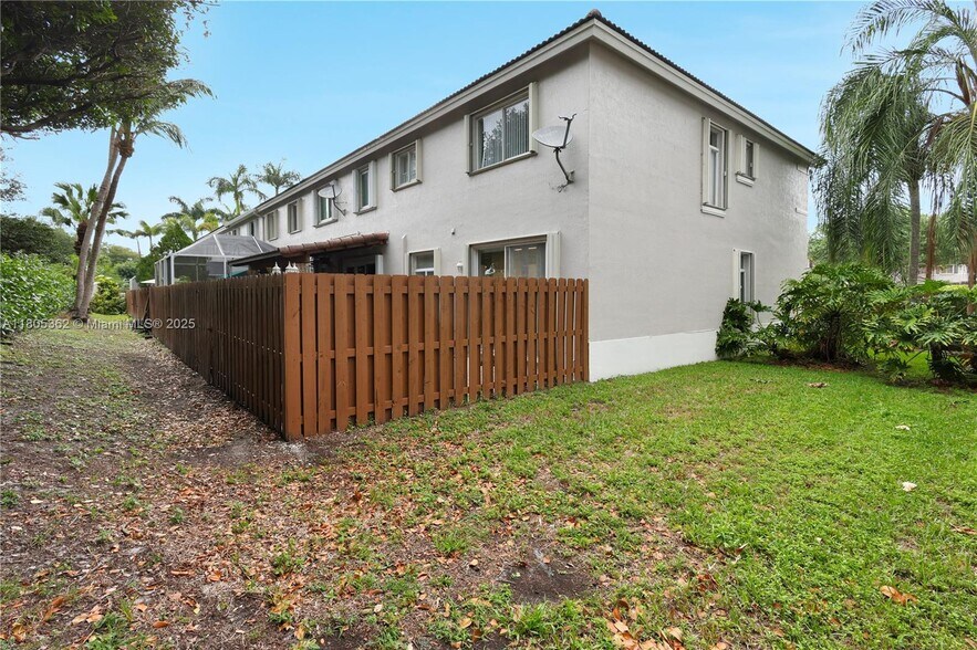 Building Photo - 5620 NW 113th Pl