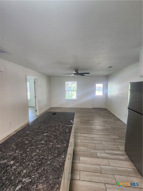 Building Photo - 907 E 3rd St