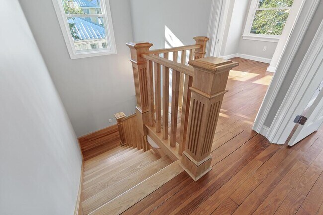 Building Photo - 313 St George St