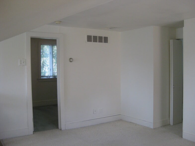 Building Photo - 300 Inman Terrace