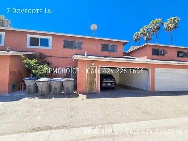 Building Photo - 7 Dovecote Ln