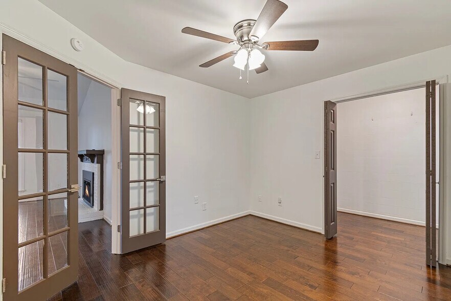 Building Photo - 723 Riverview Dr