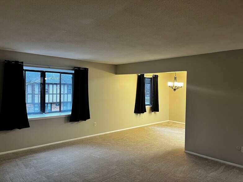 Building Photo - 652 Olde Towne Ave