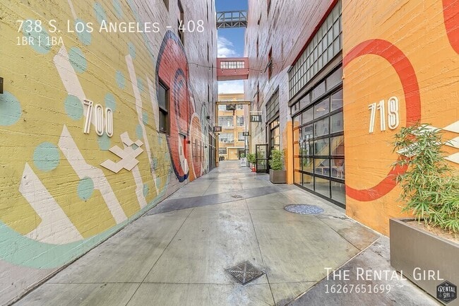 Building Photo - 738 S Los Angeles St