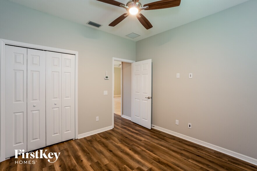 Building Photo - 12924 24th Ct E