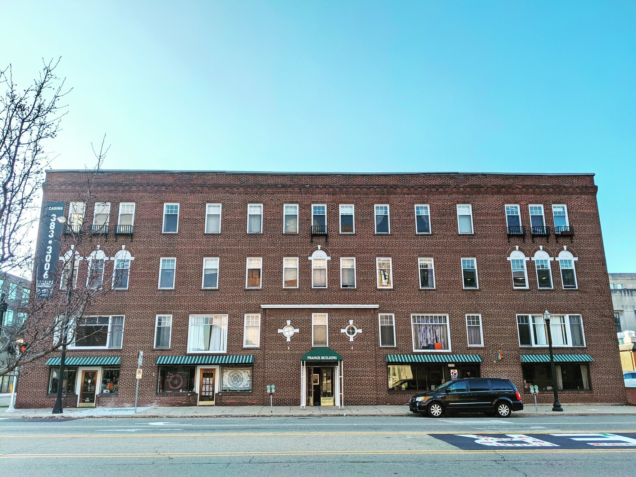 Building Photo - 346 S Rose St