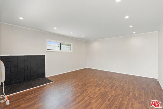 Building Photo - 8348 Reading Ave