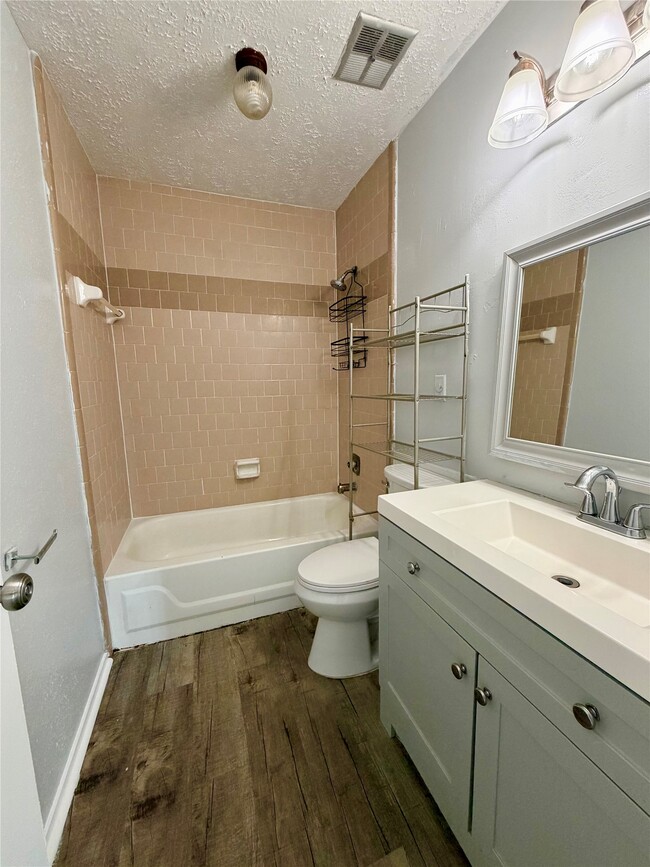 Building Photo - 7111 Golden Dale Ct