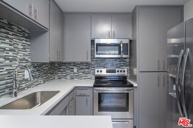 Building Photo - 450 S Los Robles Ave