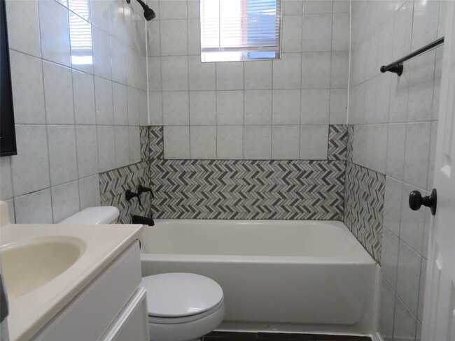 Building Photo - 5010 Walker St