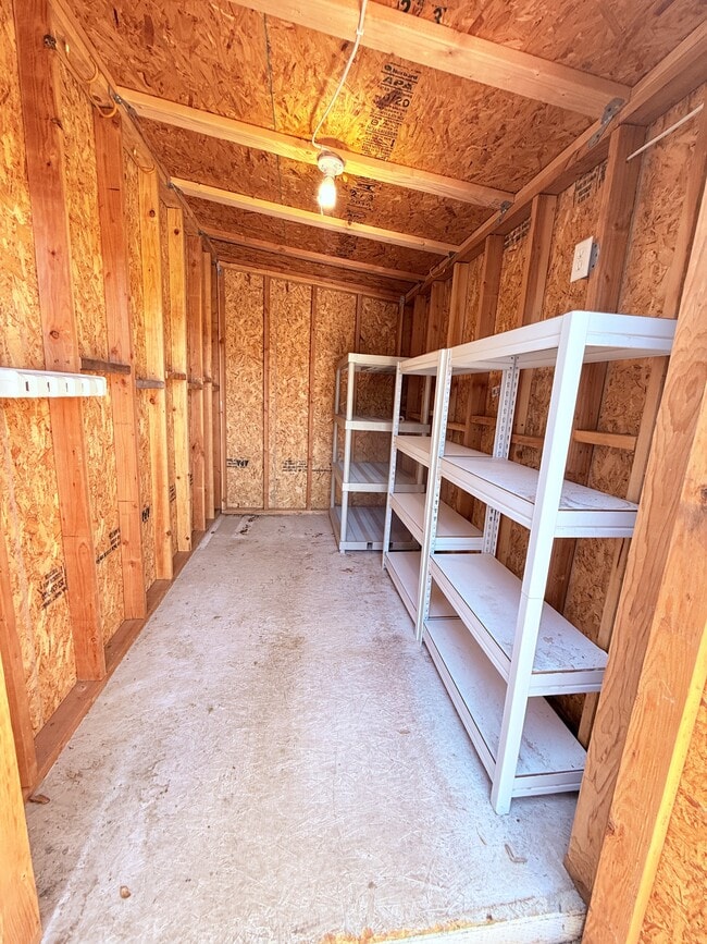 Building Photo - 8010 N Siskiyou Dr