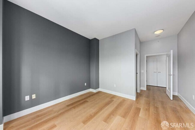 Building Photo - 333 1st St