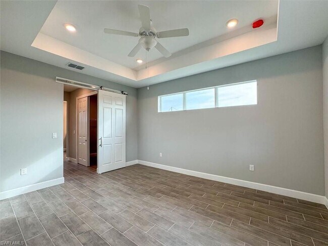 Building Photo - 229 SW 14th Pl
