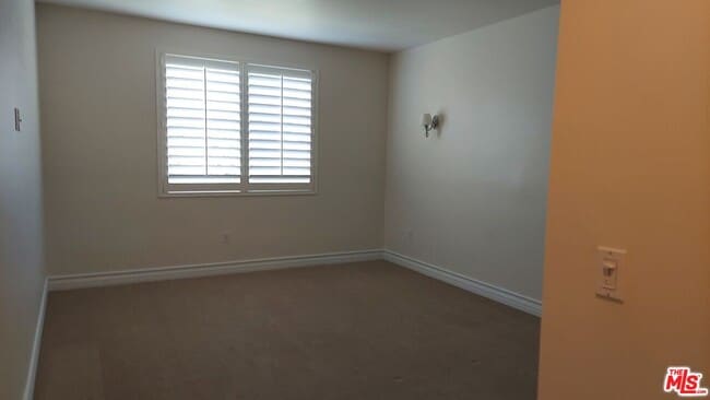 Building Photo - 1726 S Bentley Ave
