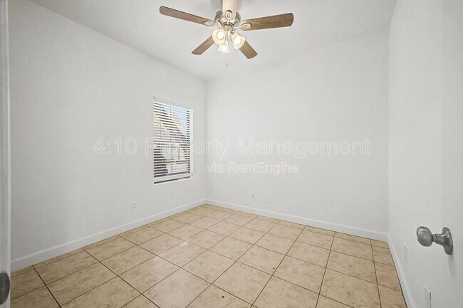 Building Photo - 280 S Elizabeth Way