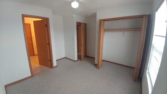 Building Photo - 951 Fotis Dr