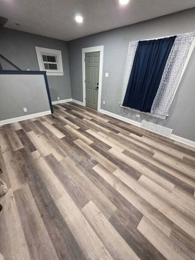 Building Photo - Charming 3-Bedroom Property in Prime Location