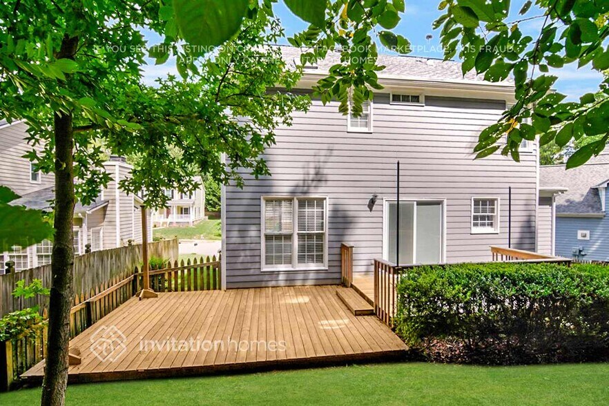 Building Photo - 8644 Swarthmore Dr
