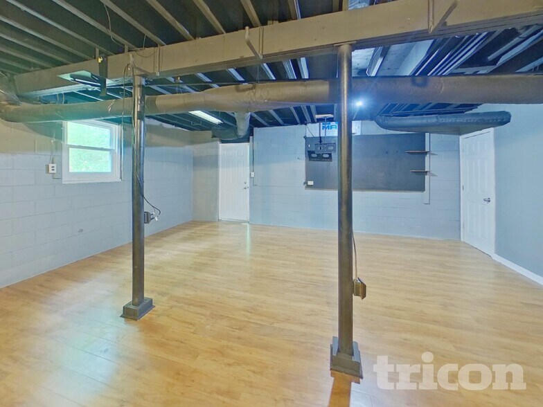 Building Photo - 245 Bentley Way