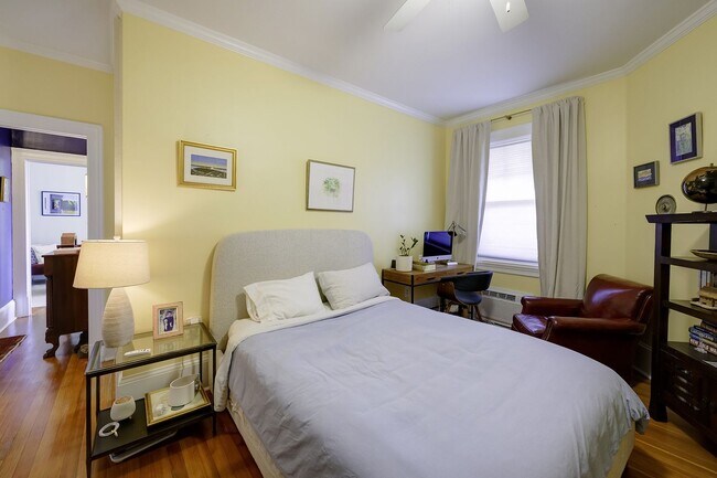 Building Photo - Great Luxury 1 Bedroom 1 Bath on Connecticut Ave in Kalarama