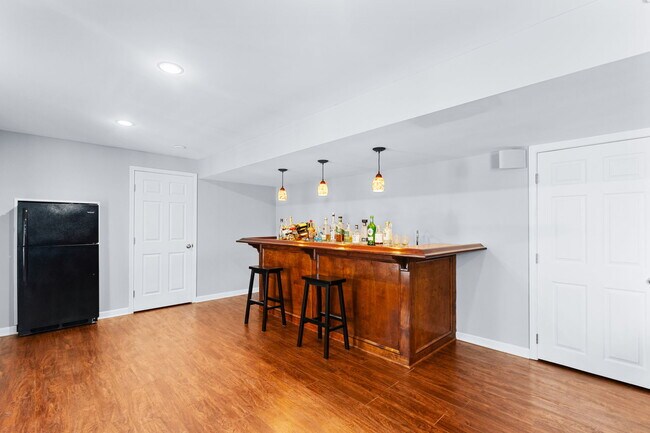 Building Photo - 430 Rockcrest Way