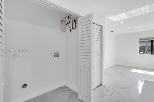 Building Photo - 1413 NW 40th St