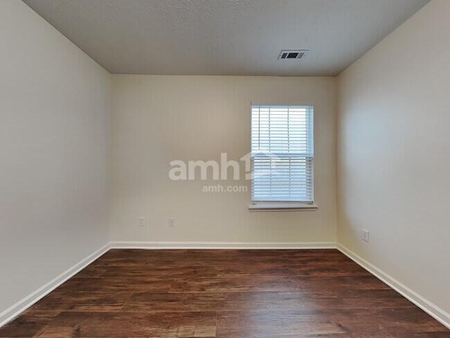 Building Photo - 1070 Halifax Ln