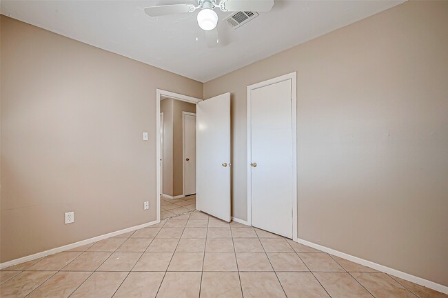 Building Photo - 7027 Inkberry Dr