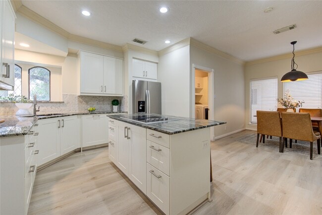 Building Photo - 714 Last Arrow Dr