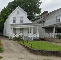 Building Photo - 113 W 66th St