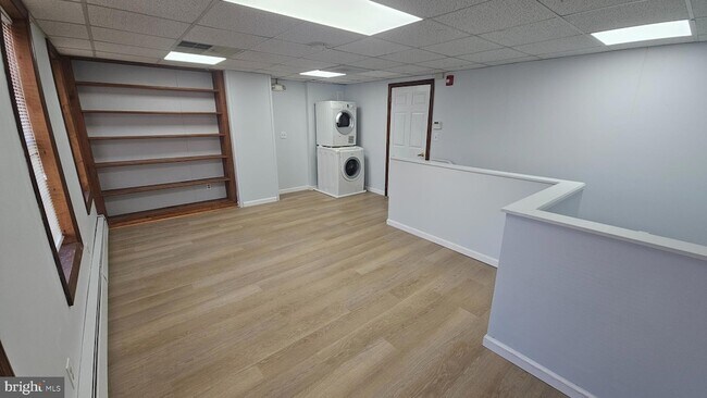 Building Photo - 117 S Warren St