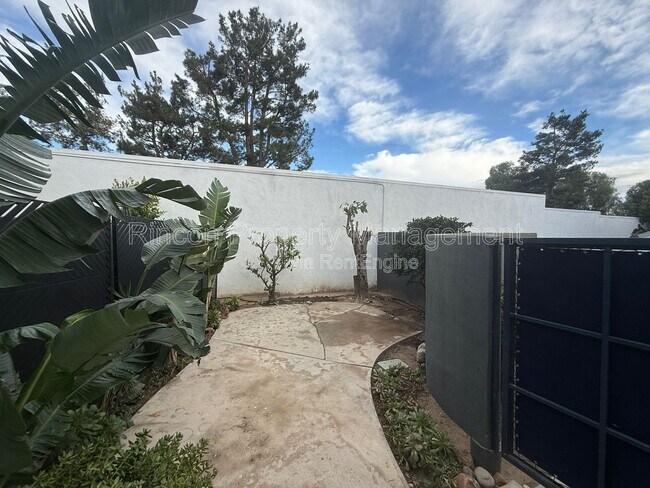 Building Photo - 1231 Tivoli Ln