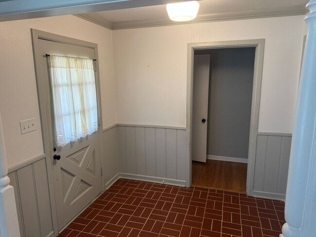 Building Photo - 504 Fleming Dr
