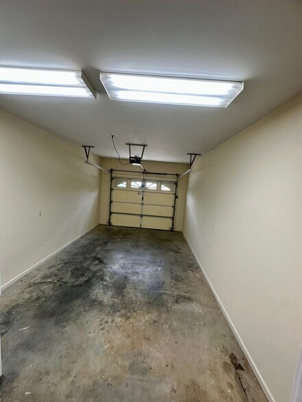 Building Photo - 1620 Ridgecrest Dr