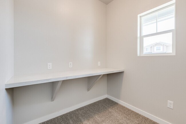 Building Photo - Adorable and Affordable Alley Load Home For Rent in Meridian!  A must see!