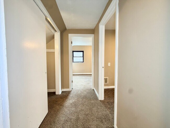 Building Photo - 2033 Dallas Ave