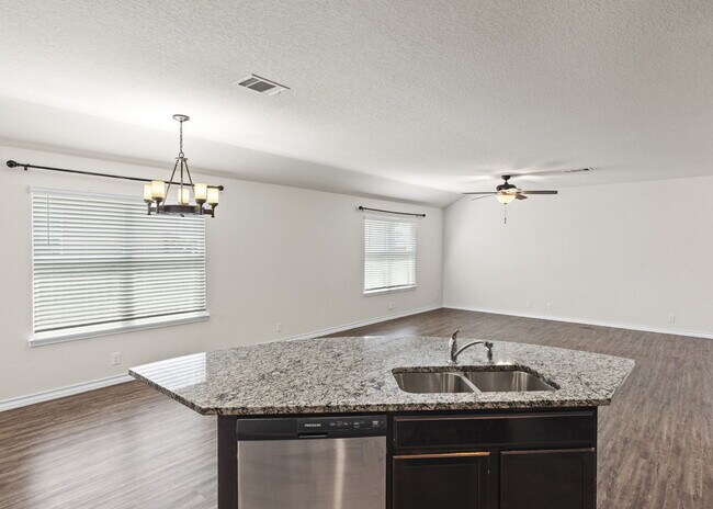 Building Photo - "4-Bedroom Haven in Cibolo with Spacious Living!"