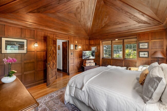 Building Photo - 867 Sand Point Rd