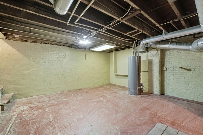 Building Photo - New THREE BED listing in Fort Wayne!