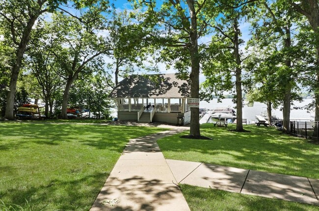 Building Photo - 543 Oakwood Trail