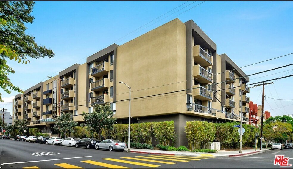 Building Photo - 7320 Hawthorn Ave
